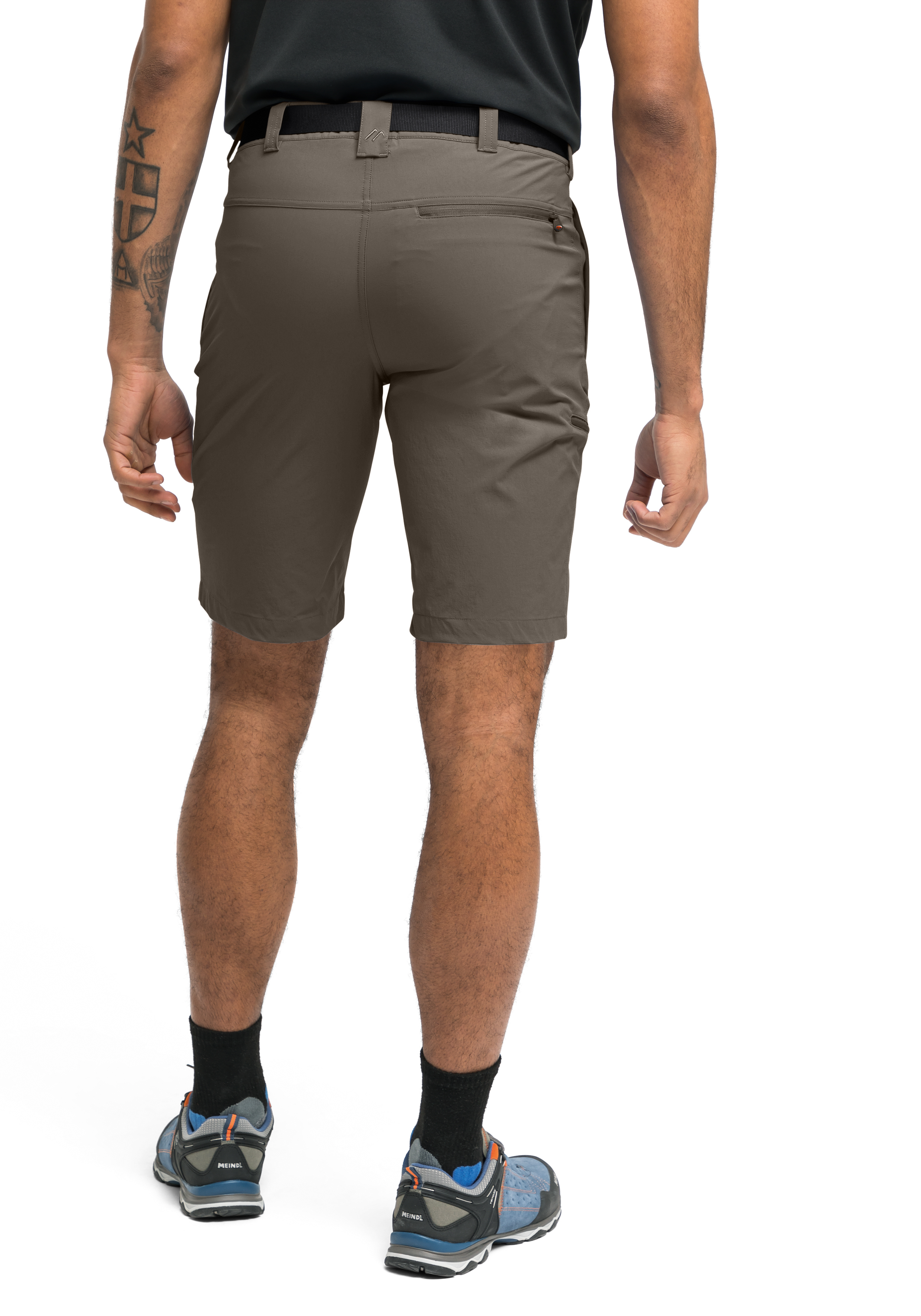 Kurze Hose, Schuh, Erwachsener, Mann, Person, hort trousers, shorts, waist belt, back pocket, knee-length