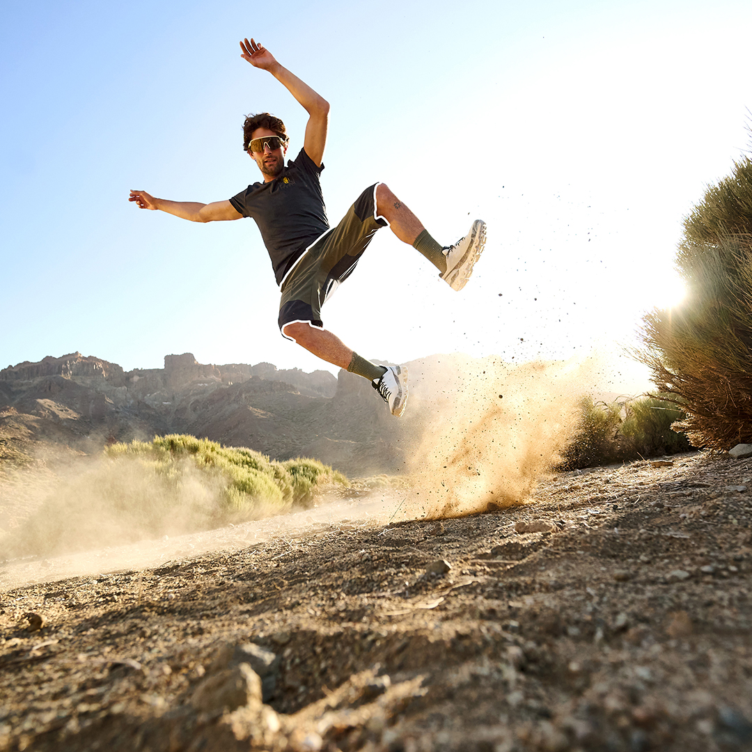 202509_Maier_Sport_Teneriffa_04294_Freeze_1080x1080px Kampfkunst?, Sportler, Sprung, Luftsprung, Dust