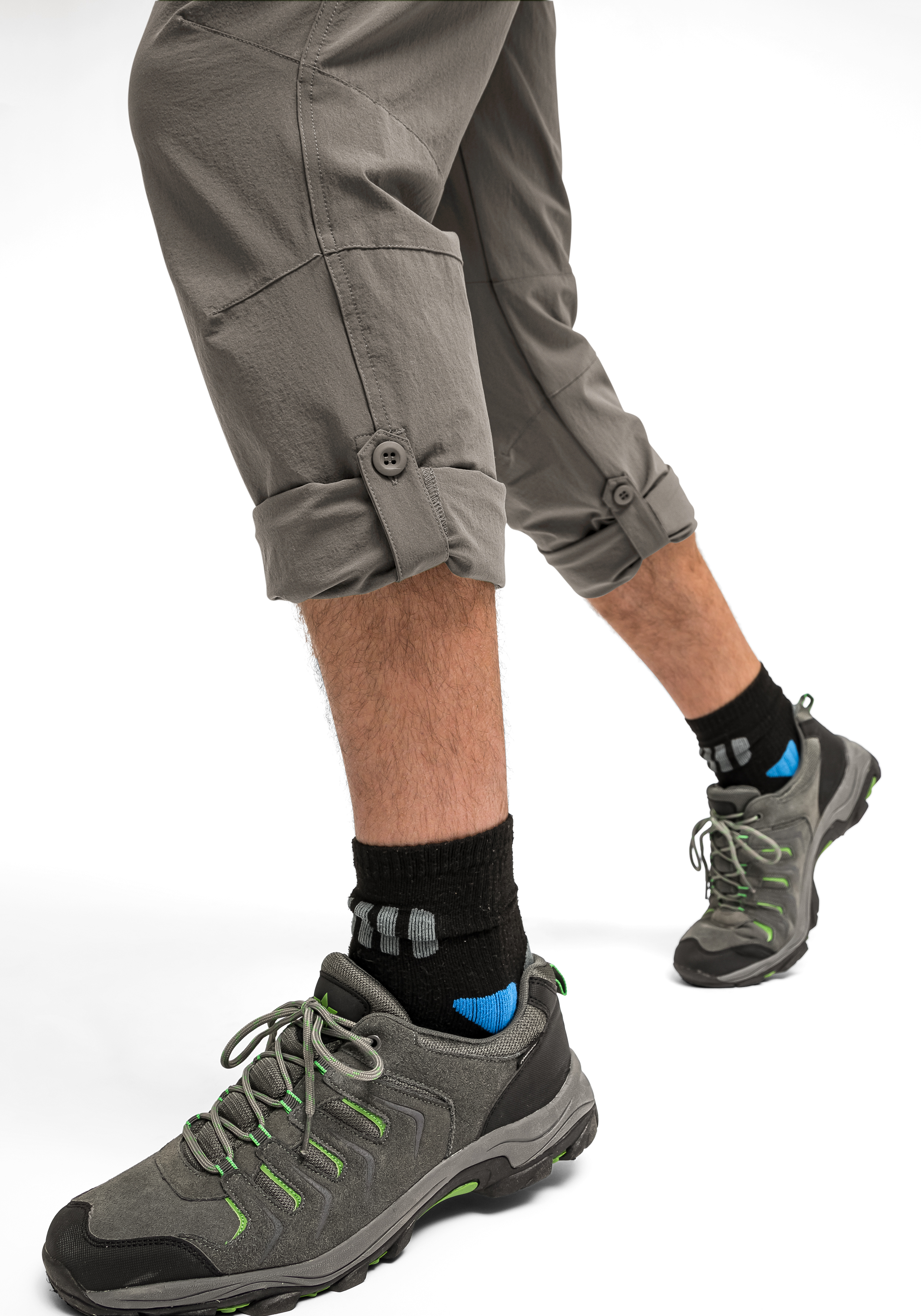 Nil Schuhwerk, Schuh, Sneaker, Kurze Hosen, Laufschuh, Schuh, Sneaker, Kurze Hosen, Laufschuh, Person, Schuh, Sneaker, Mantel, Laufschuh, Kurze Hosen