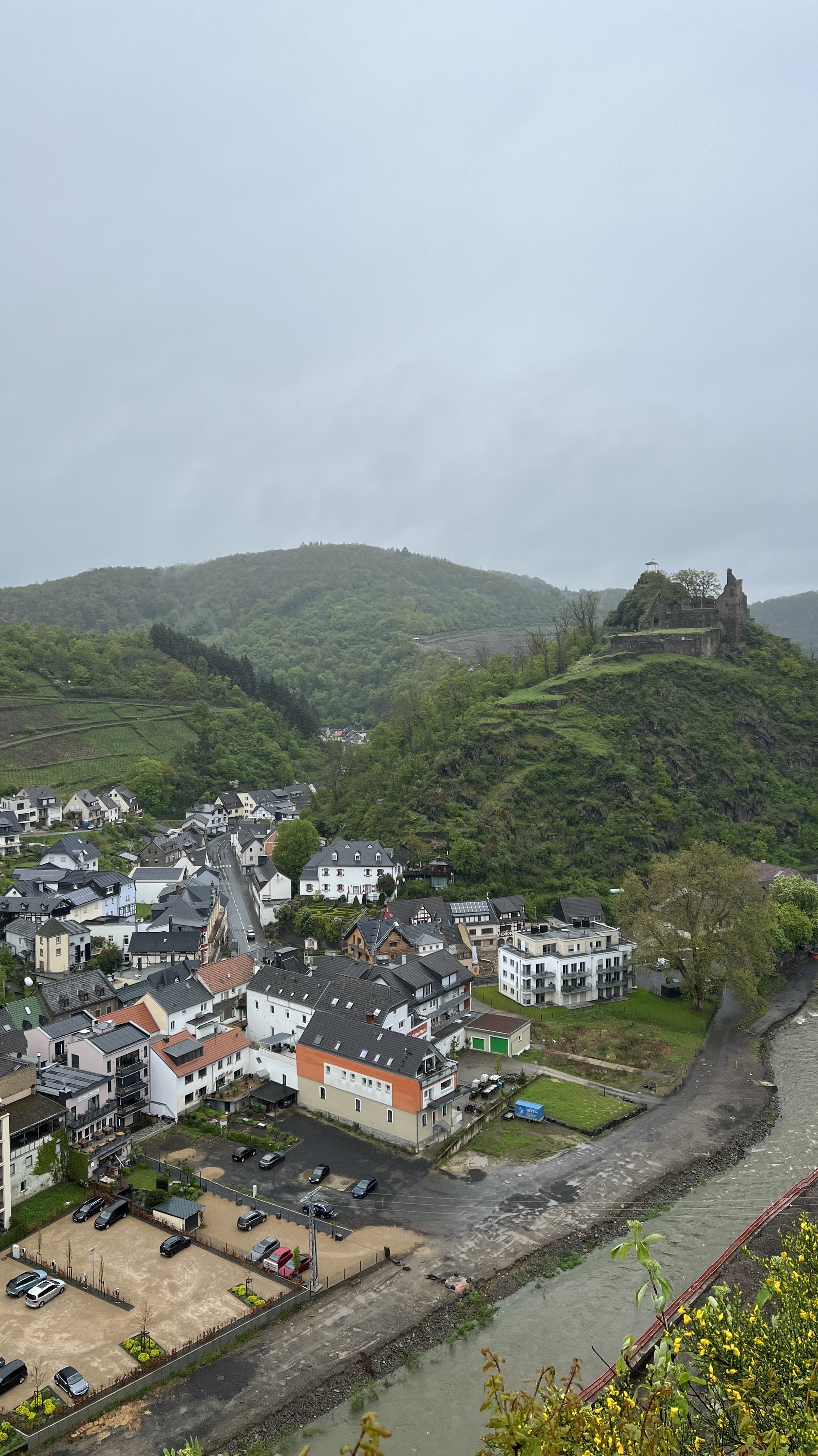 20240420_072447338_ios Nachbarschaft, Draußen, Gebäude, Stadtbild, Natur