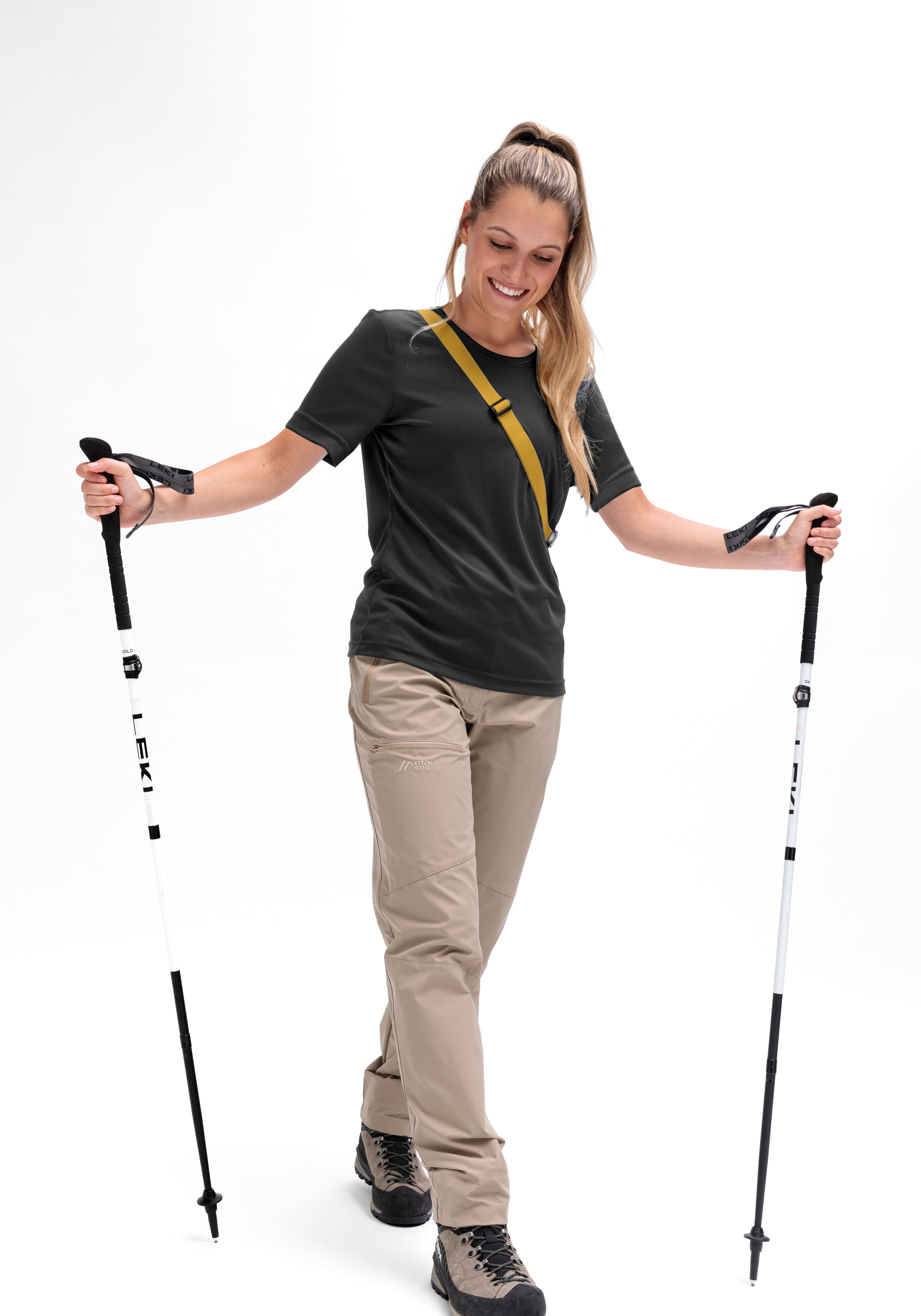 Waltraud H/S Outdoor-Pants, Wandern-Hose, Trekking, Gehstöcke, Schwarzes-T-Shirt, Trekkinghose, Hikingshose, Nordic Walking, Schuhe, Stöcke