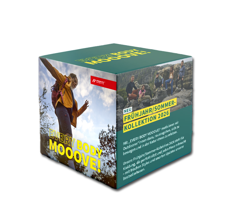 MAS250402_Mockup_Wuerfel Kiste, Person, Karton