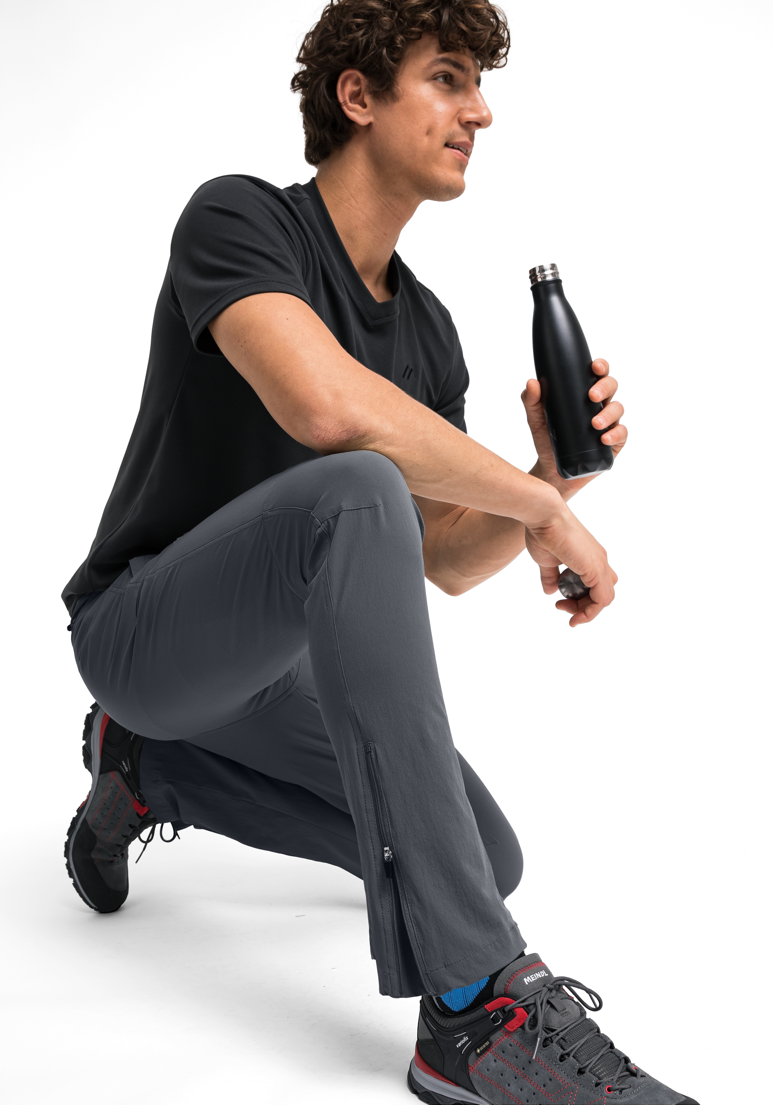 Schuhwerk, Schuh, Sneaker, Person, Sitzen, Schuhwerk, Schuh, Person, Turnschuh, Sitzend