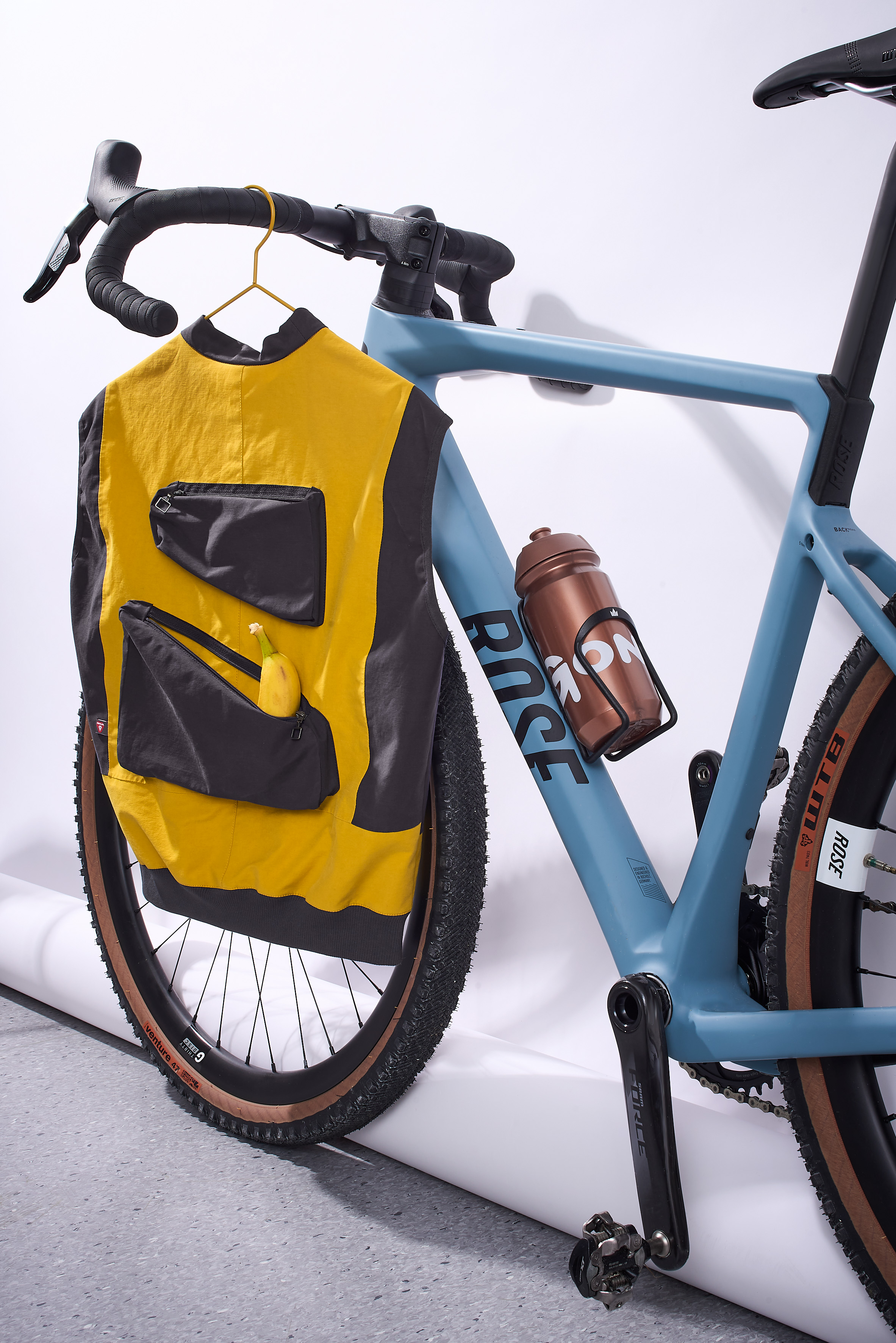 Upcycling_Weste_Leger_RA Fahrrad, Fahrzeug, E-Scooter, Flasche, Shaker