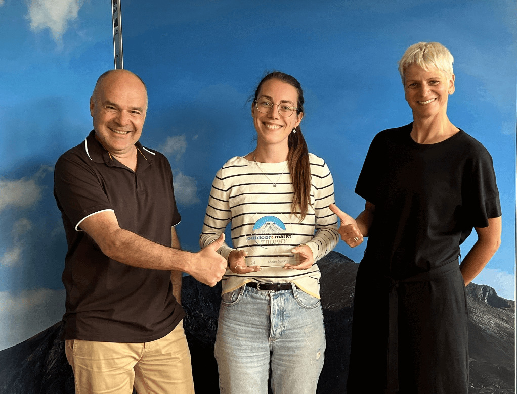 Person, Lächeln, T-Shirt, Hosen, Jeans