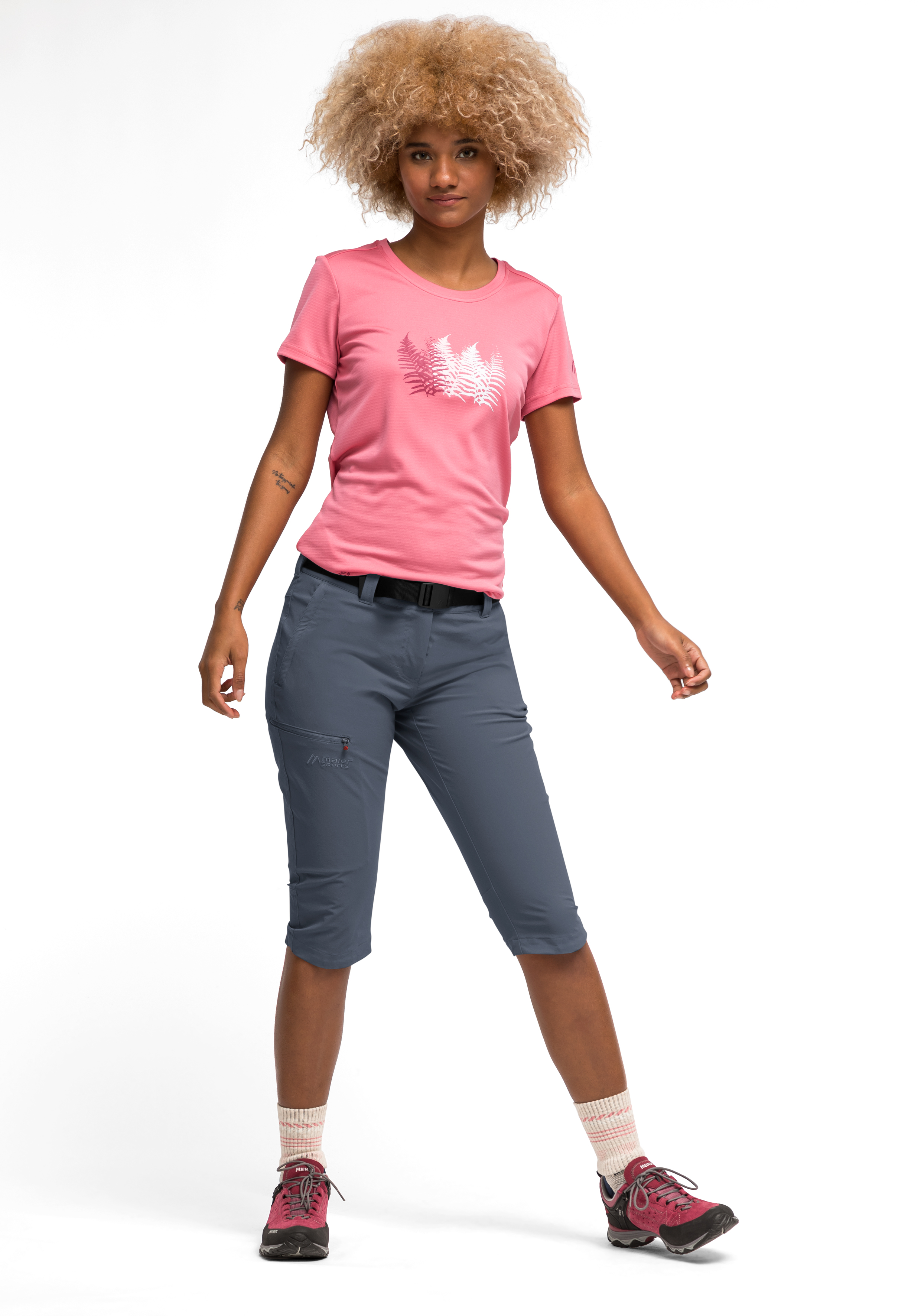 Kurze Hose, T-shirt, Hosen, Person, Gürtel, Kurze Hose, T-shirt, Person, Hosen, Schuh, Kurze Hose, T-shirt, Person, Hosen, Schuh