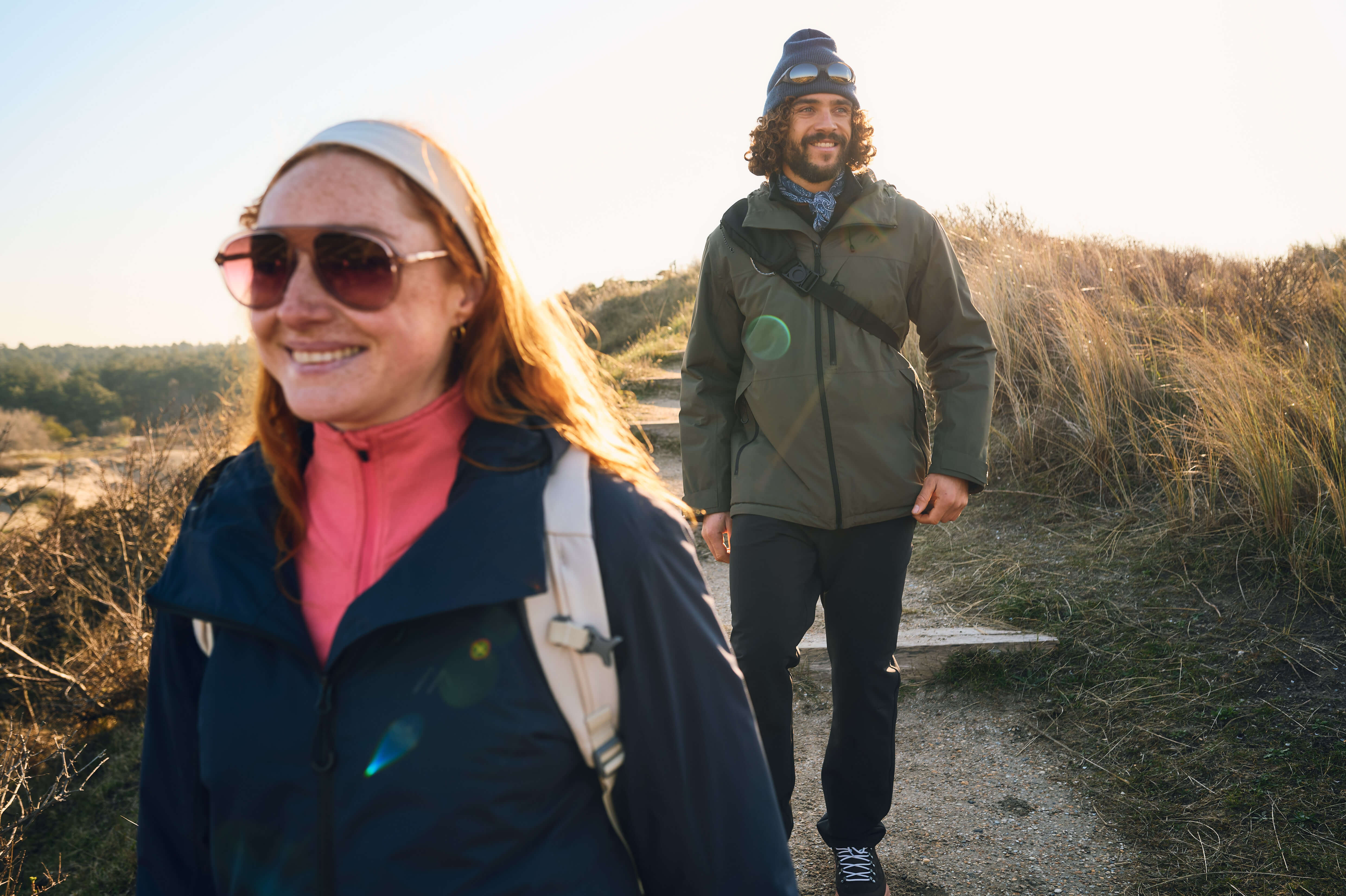 Outdoor, Wandern, Jacke, Grüne Jacke, Sonnenbrille