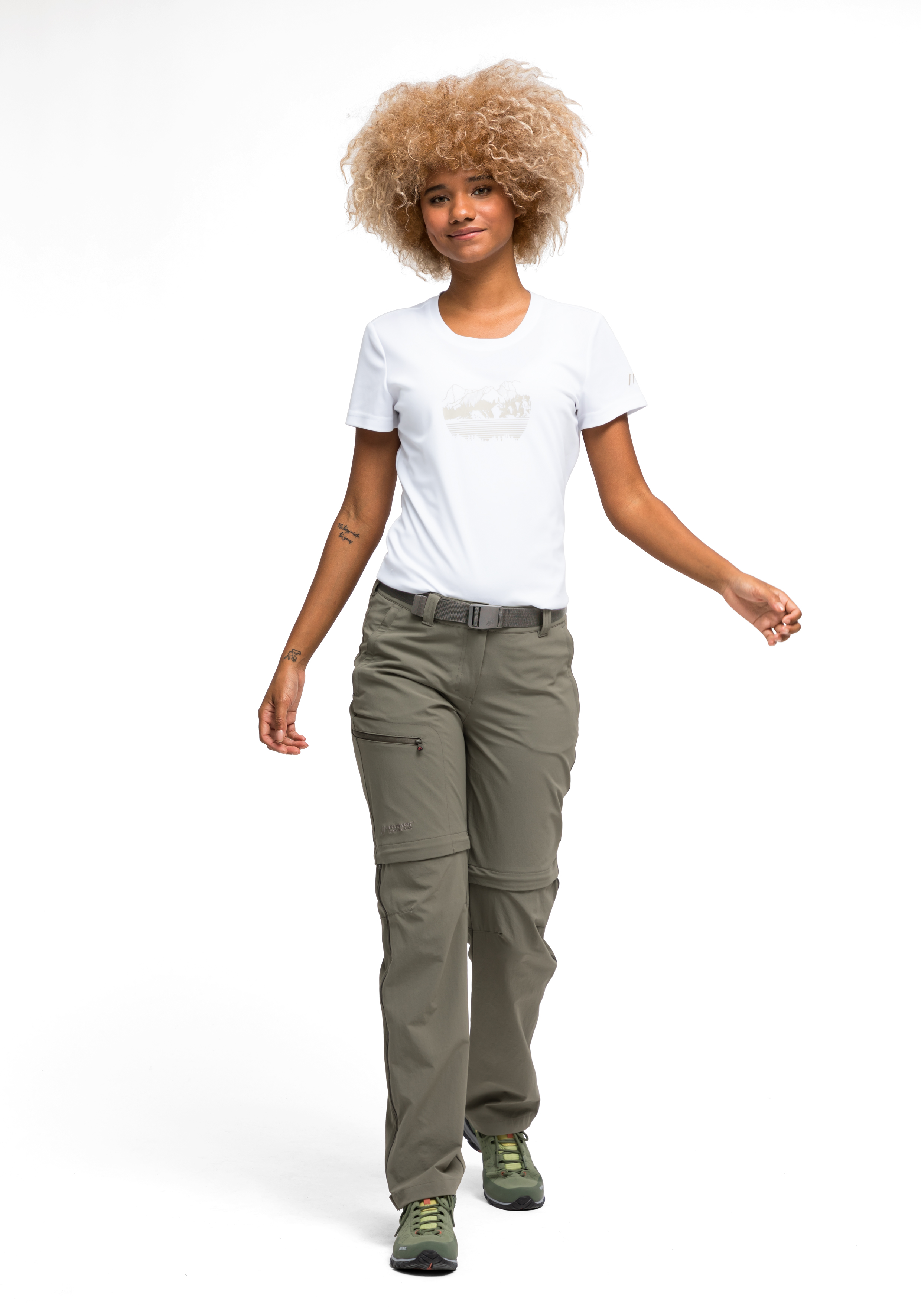 Nata Bekleidung, Hosen, Person, Zubehör, Gürtel, Bekleidung, Hosen, Person, Gesicht, Schuh, Bekleidung, Hosen, Person, Gesicht, Schuh