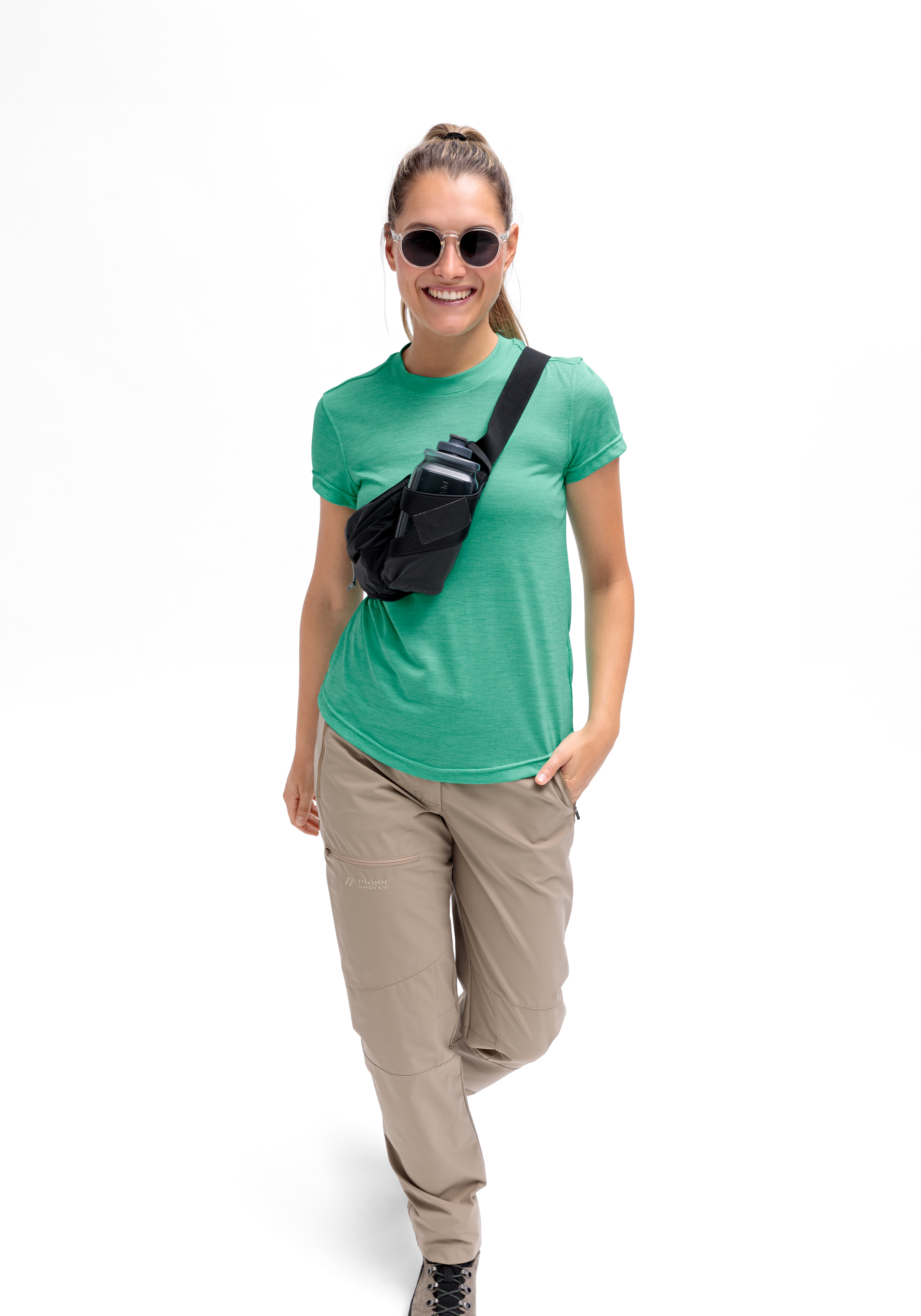 T-Shirt, Grünes Shirt, Crossbody-Tasche, Wasserflasche, Sonnenbrille