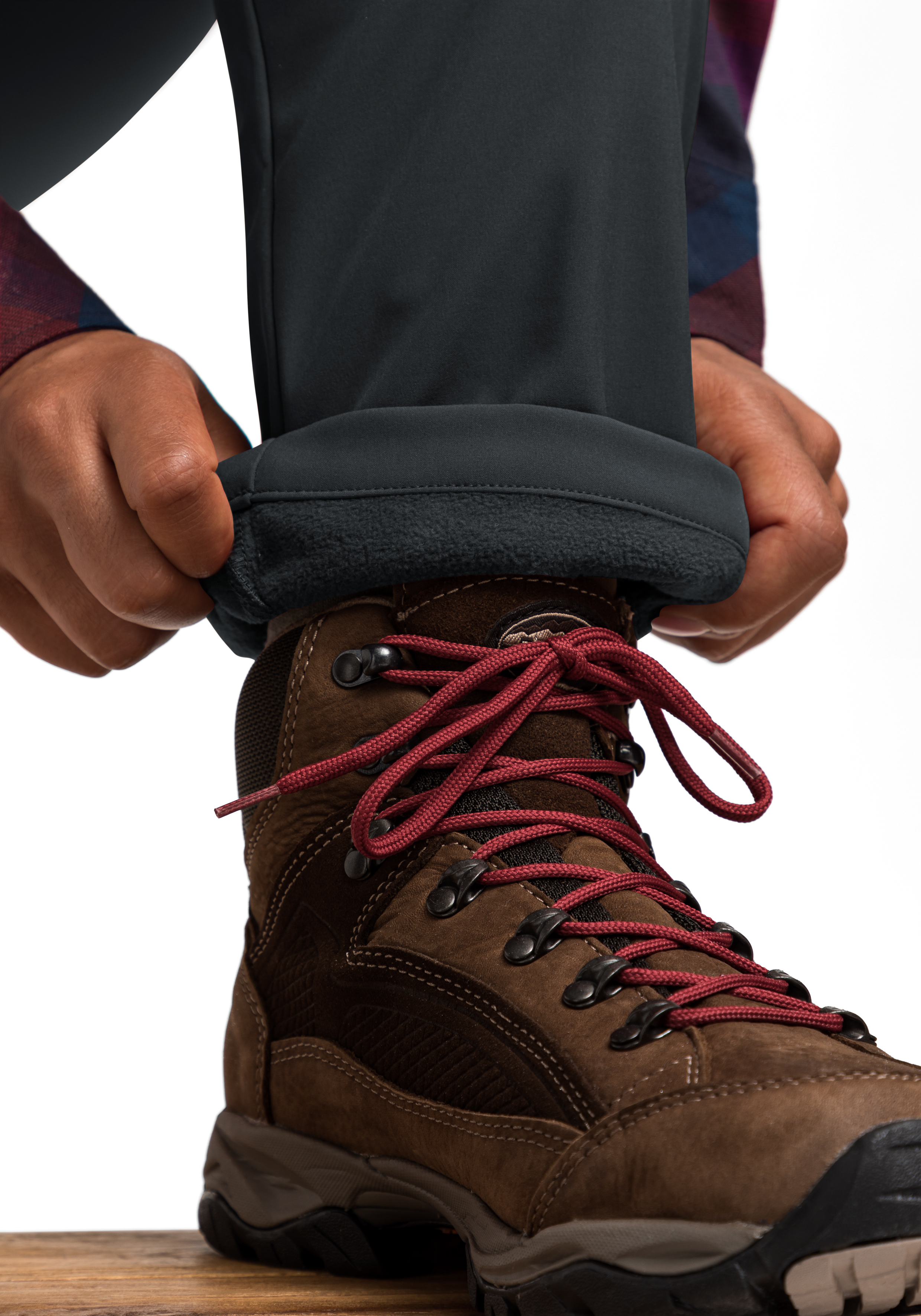 Perlit W Bekleidung, Schuhwerk, Schuh, Sneaker, Person, Bekleidung, Schuhwerk, Schuh, Sneaker, Person, Hiking Boot, Braunes Schuhwerk, Rote Schnürsenkel, Stiefel, Outdoor Schuh