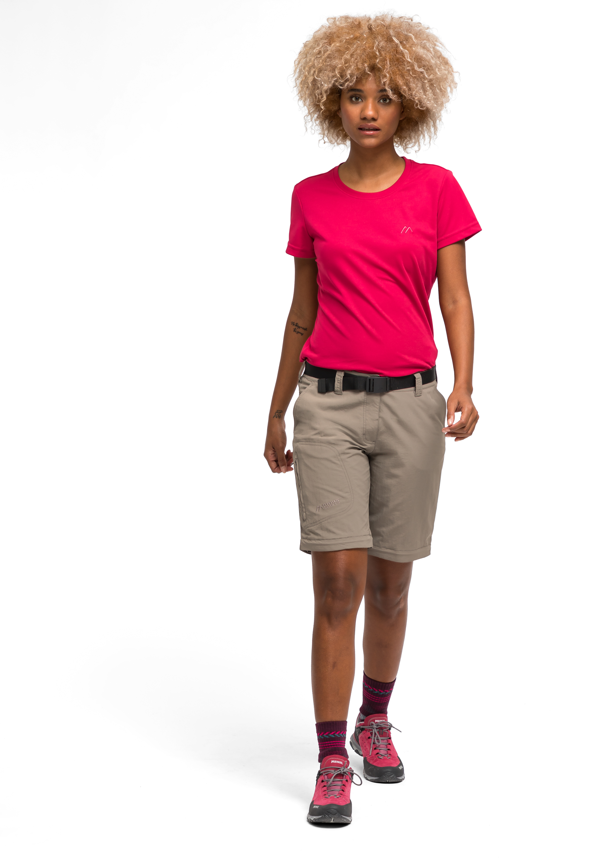 Bekleidung, Kurze Hosen, Person, Schuh, Gürtel, Kurze Hose, Person, Schuh, Gesicht, T-shirt