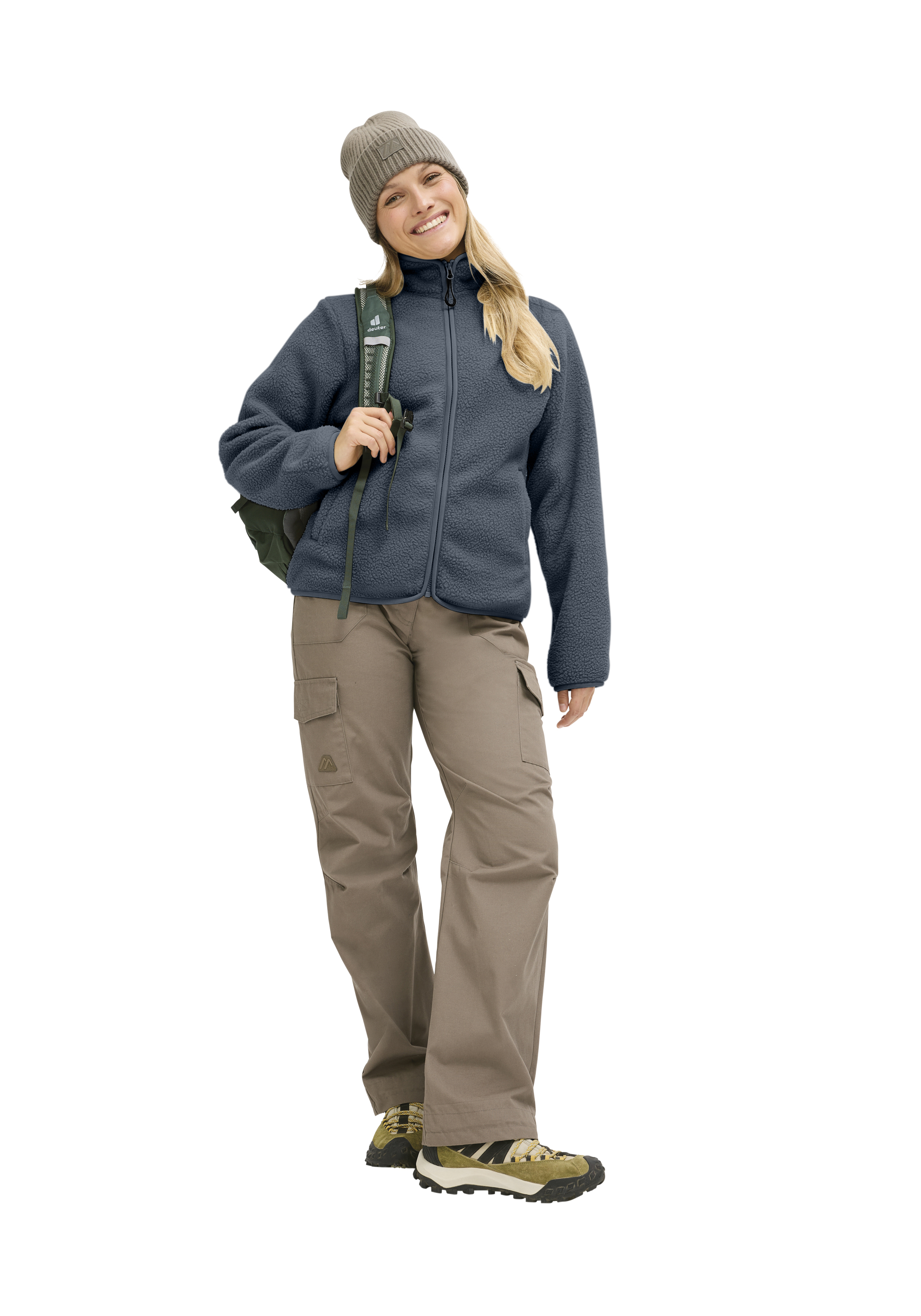 Racka Plus W Fleecejacke, Beigehose, Wanderschuhe, Kapuzenjacke, Beanie