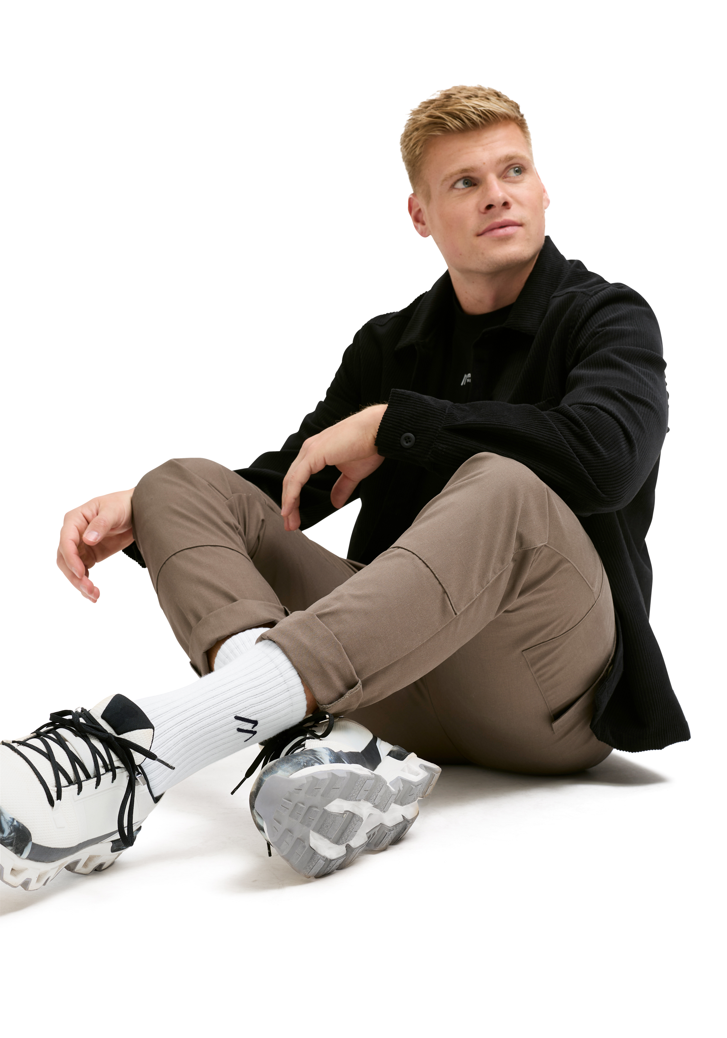 Hose, Beige, Sneaker, Socken, Jacke