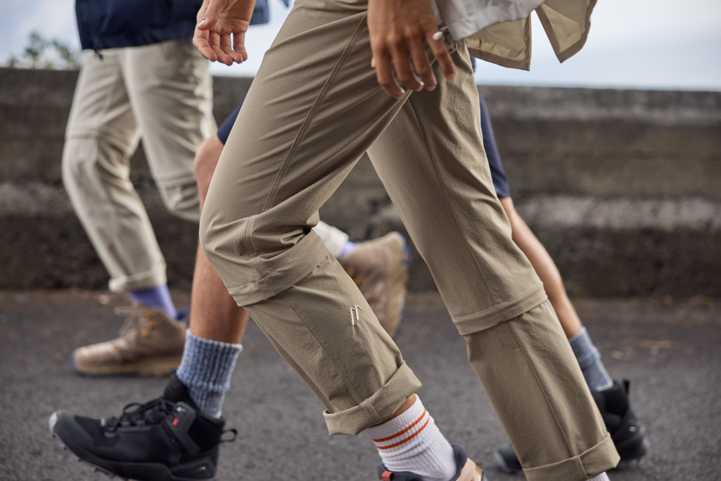 bap2348_05107_231205 Schuh, Person, Gehen, Turnschuh, Hosen