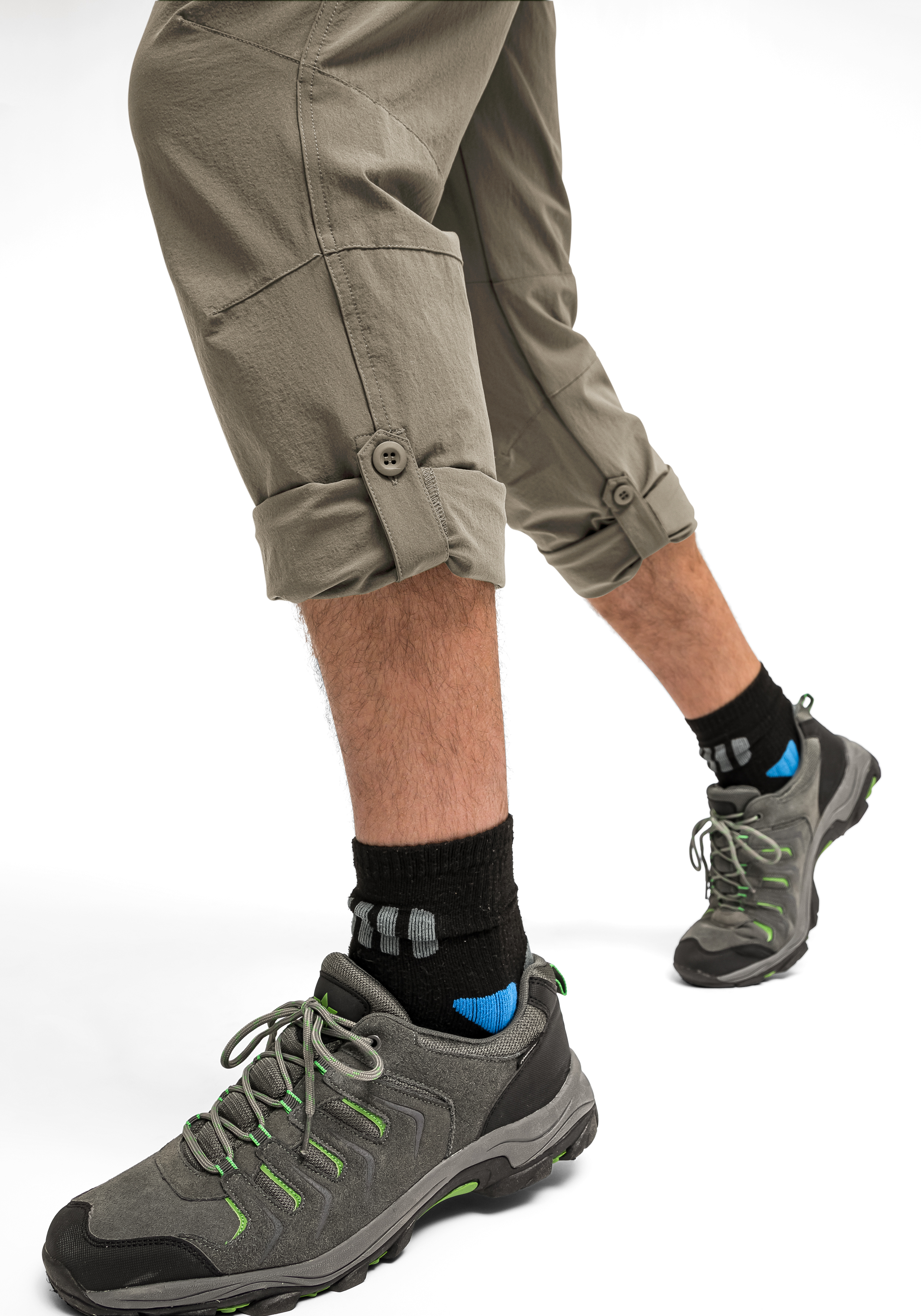 Nil Schuhwerk, Schuh, Sneaker, Laufschuh, Kurze Hosen, Schuh, Sneaker, Laufschuh, Mantel, Kurze Hose, Schuh, Sneaker, Mantel, Person, Laufschuh