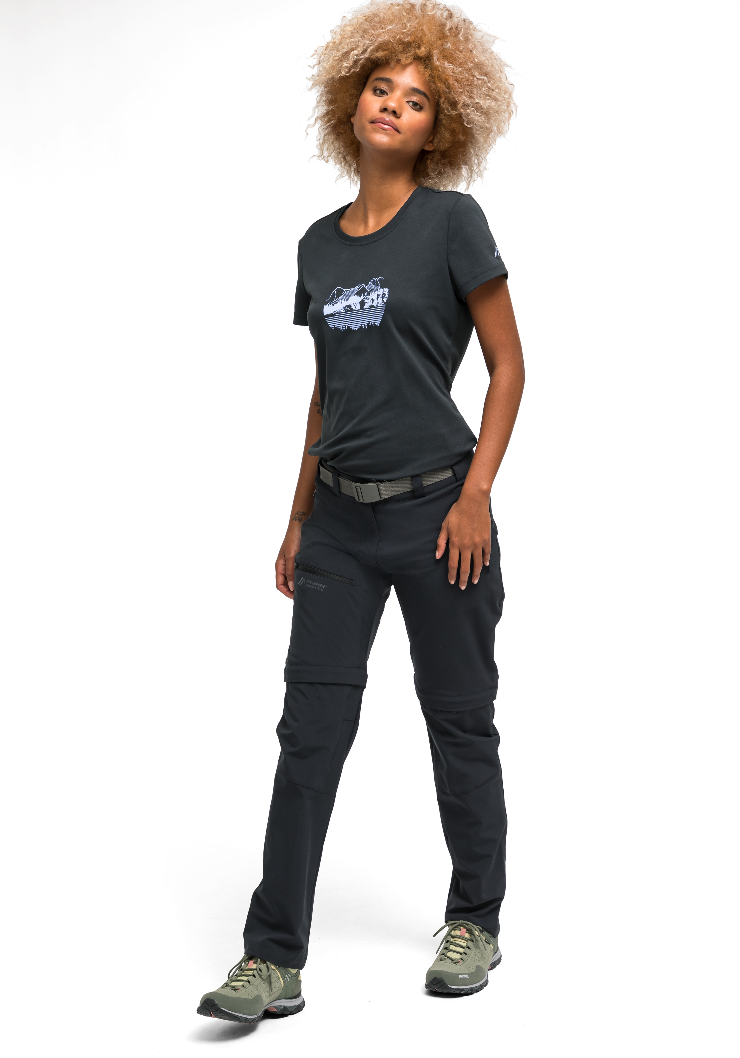 Hosen, Person, T-shirt, Gürtel, Langer Ärmel, Hosen, Person, T-shirt, Schuh, Langer Ärmel