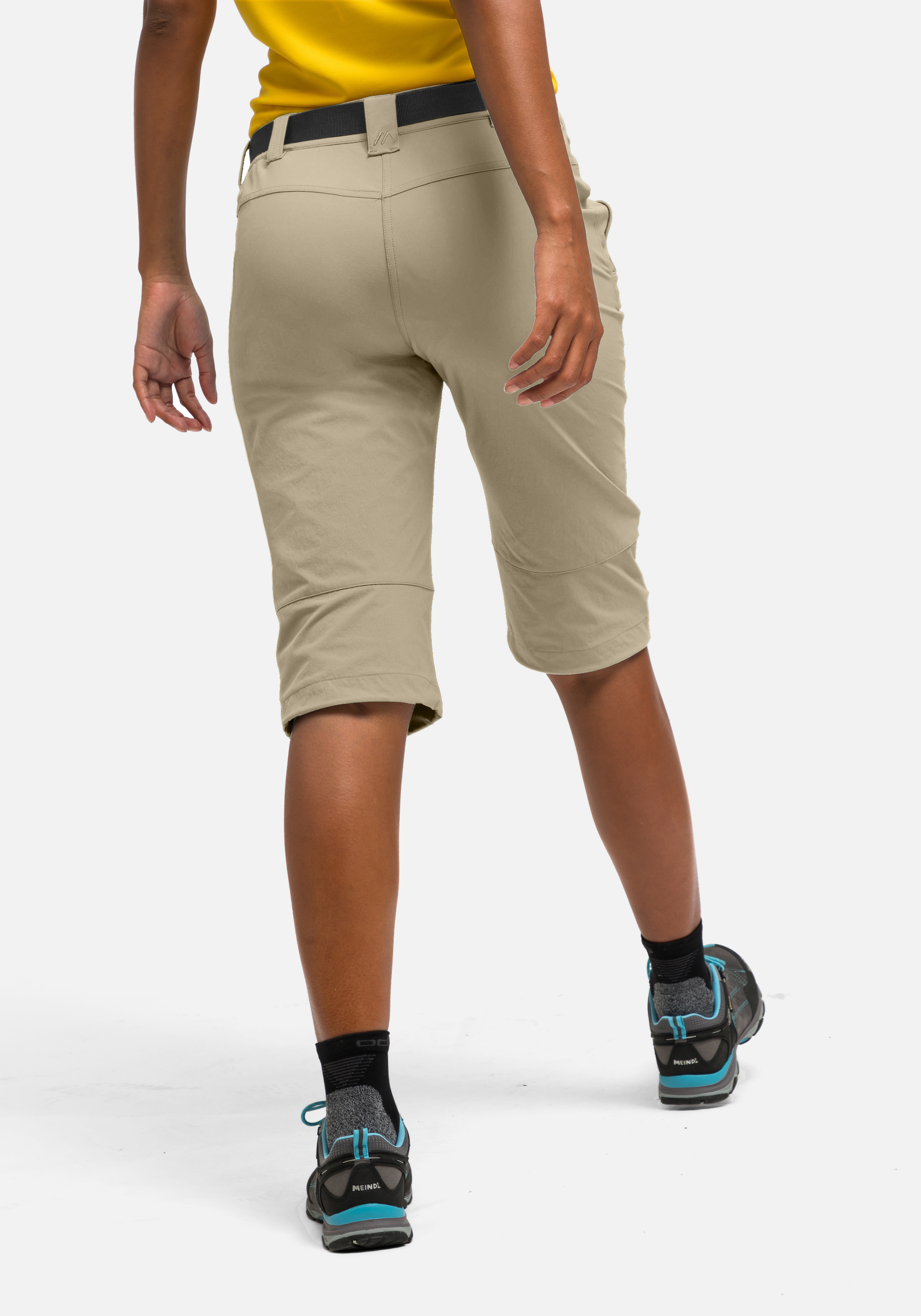 Bekleidung, Kurze Hosen, Khaki, Schuh, Person
