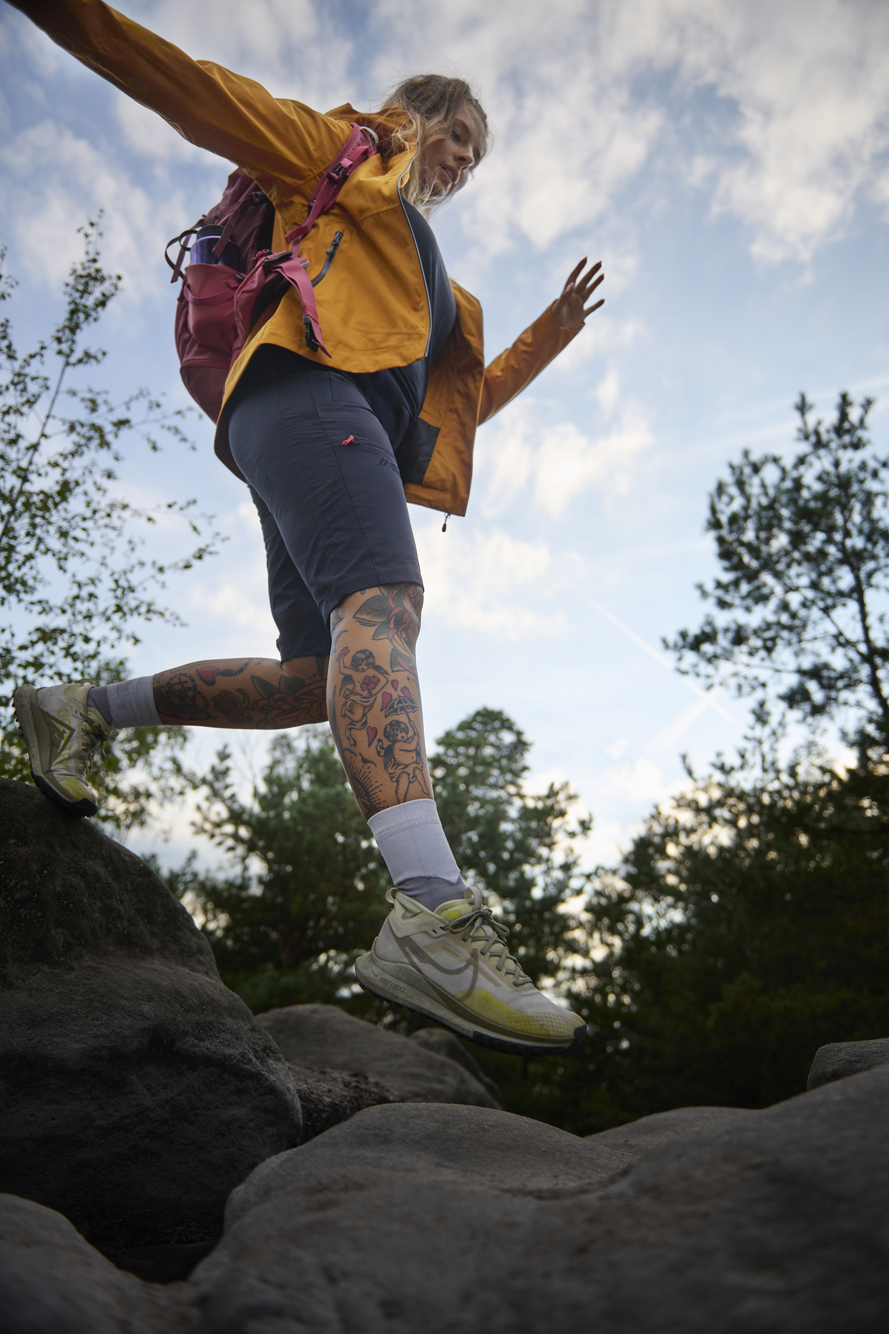 Schuh, Kurze Hose, Turnschuh, Person, Tätowierung