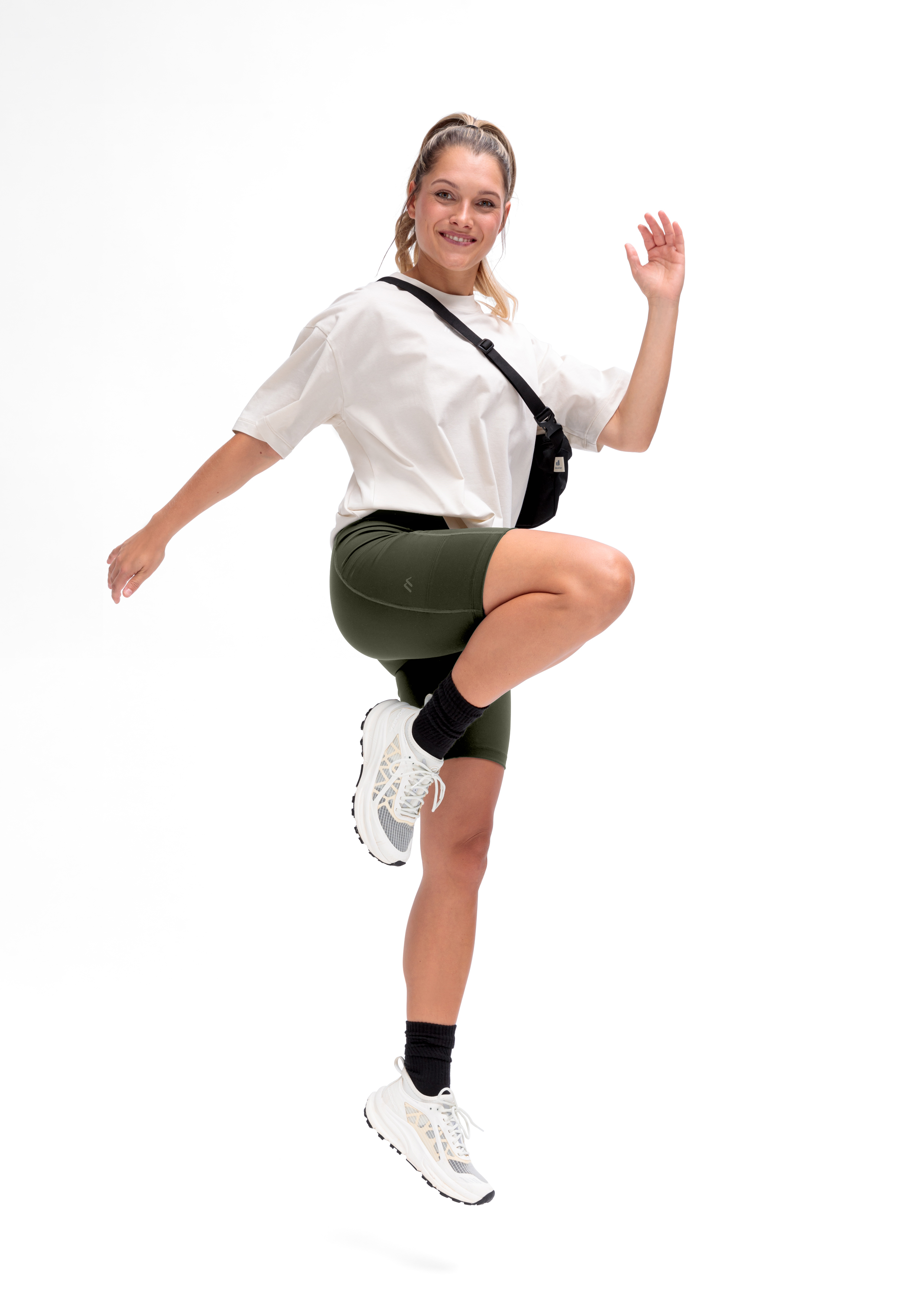 T-Shirt, Kurze Hose, Crossbody Tasche, Sneaker, Musterlos/Einfarbig