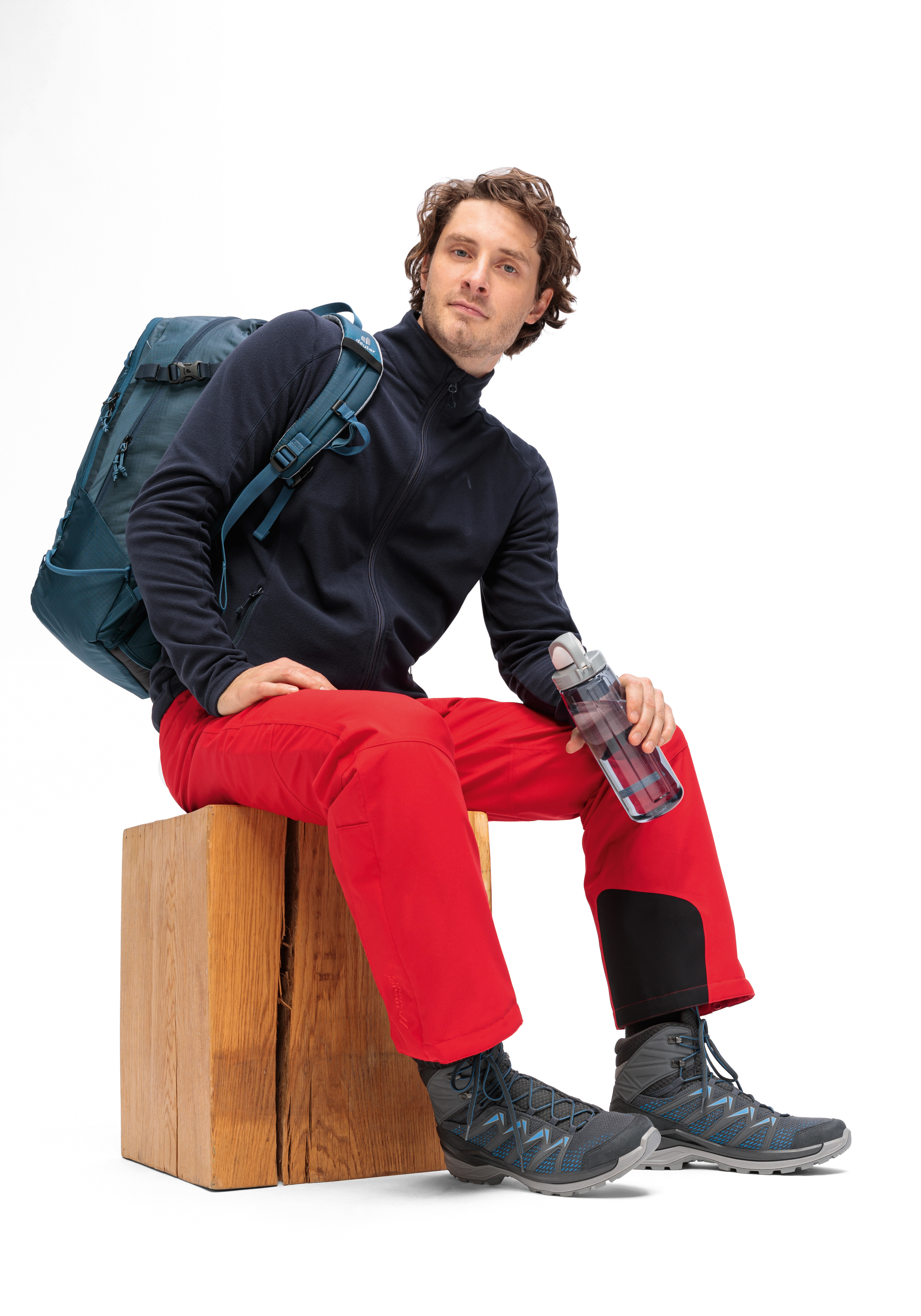 Person, Sitzend, Schuh, Erwachsener, Mann, Person, Sitzen, Schuh, Jacke, Tasche