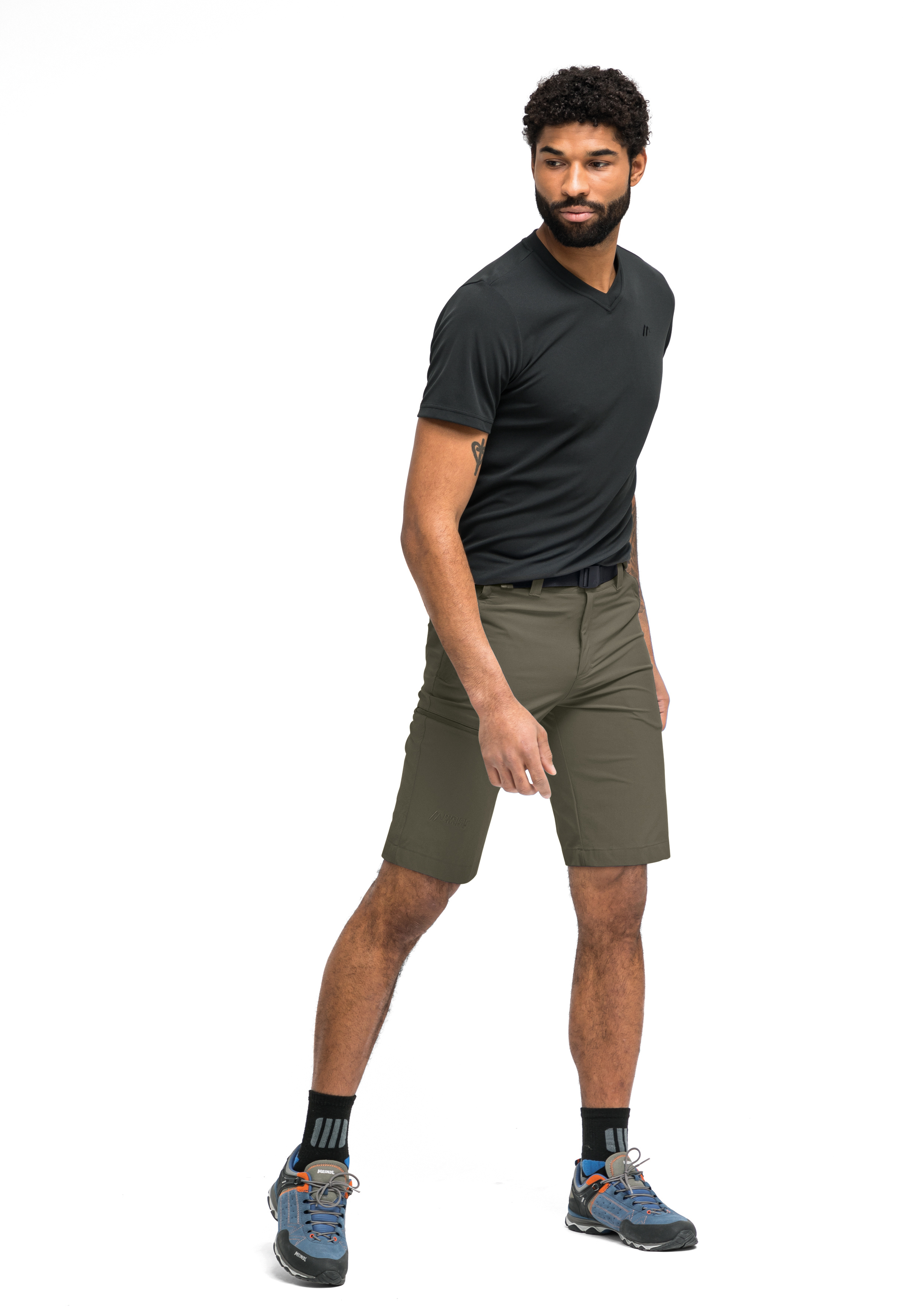 Kurze Hose, Erwachsener, Männlich, Mann, Person, T‑Shirt, Shorts, Sport, Khaki, Wanderschuhe
